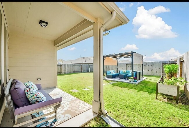 Building Photo - 20711 Winghaven Dr