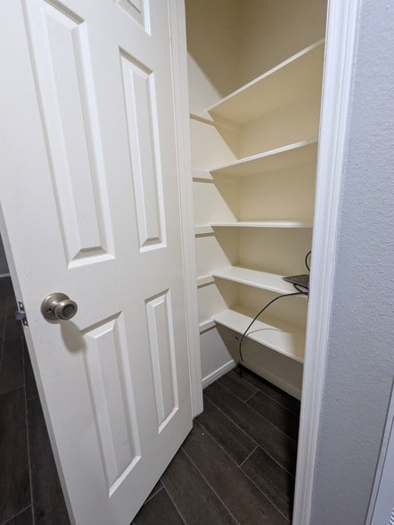 Building Photo - 827 Coral Tree Pl