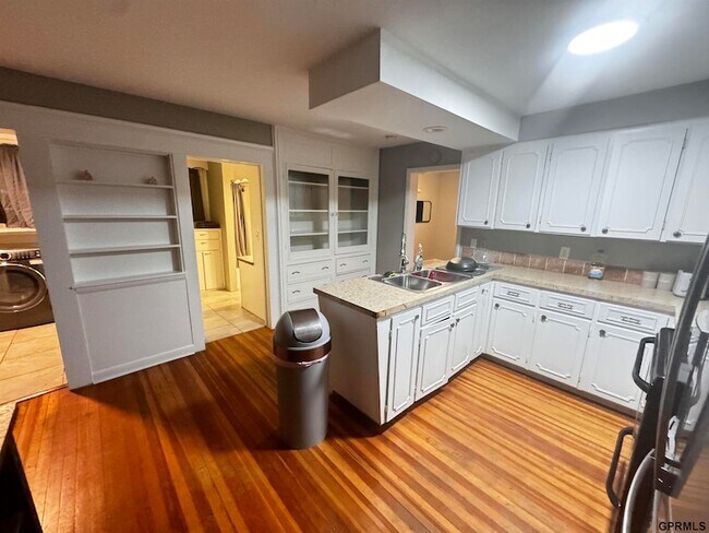 Building Photo - 1859 Front St