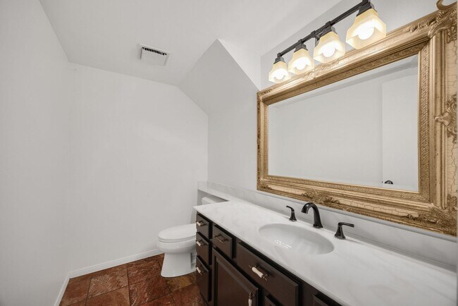 Building Photo - 3 Bed, 3 Bath townhome in Woodbridge Village