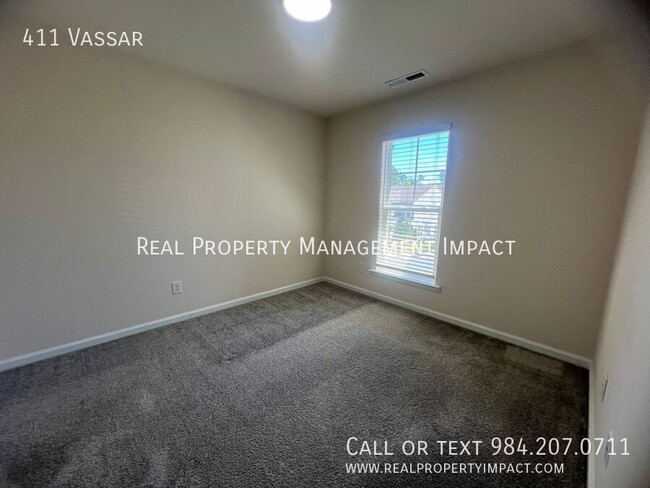 Building Photo - 411 Vassar-