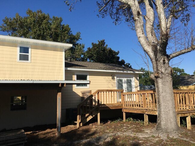 Building Photo - 1221 Quail Ridge Dr