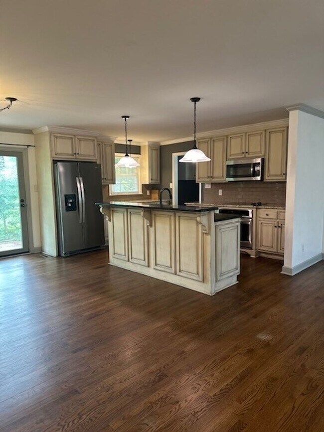 Building Photo - 3 Bed/2 Bath Home - Minutes from SJAFB, Sh...