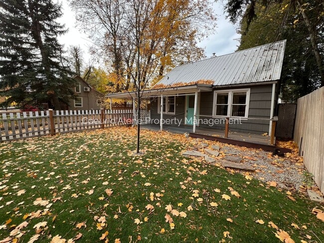 Building Photo - 2 bed house in incredible location!