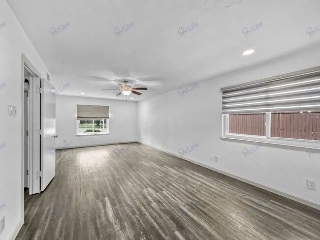 Building Photo - 767 Dove Cir