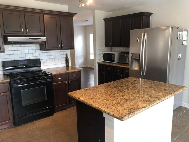 Building Photo - 5718 Silas Creek Ct