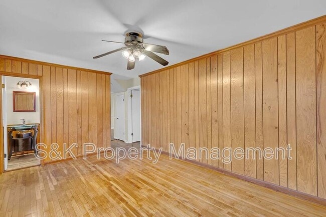 Building Photo - 350 Hughes Dr