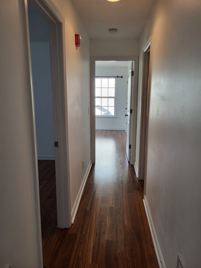 Building Photo - Welcome home to this charming second-floor 2 bedroom, 2 bath condo.
