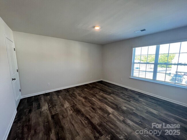 Building Photo - 7868 Whispering Strm Dr