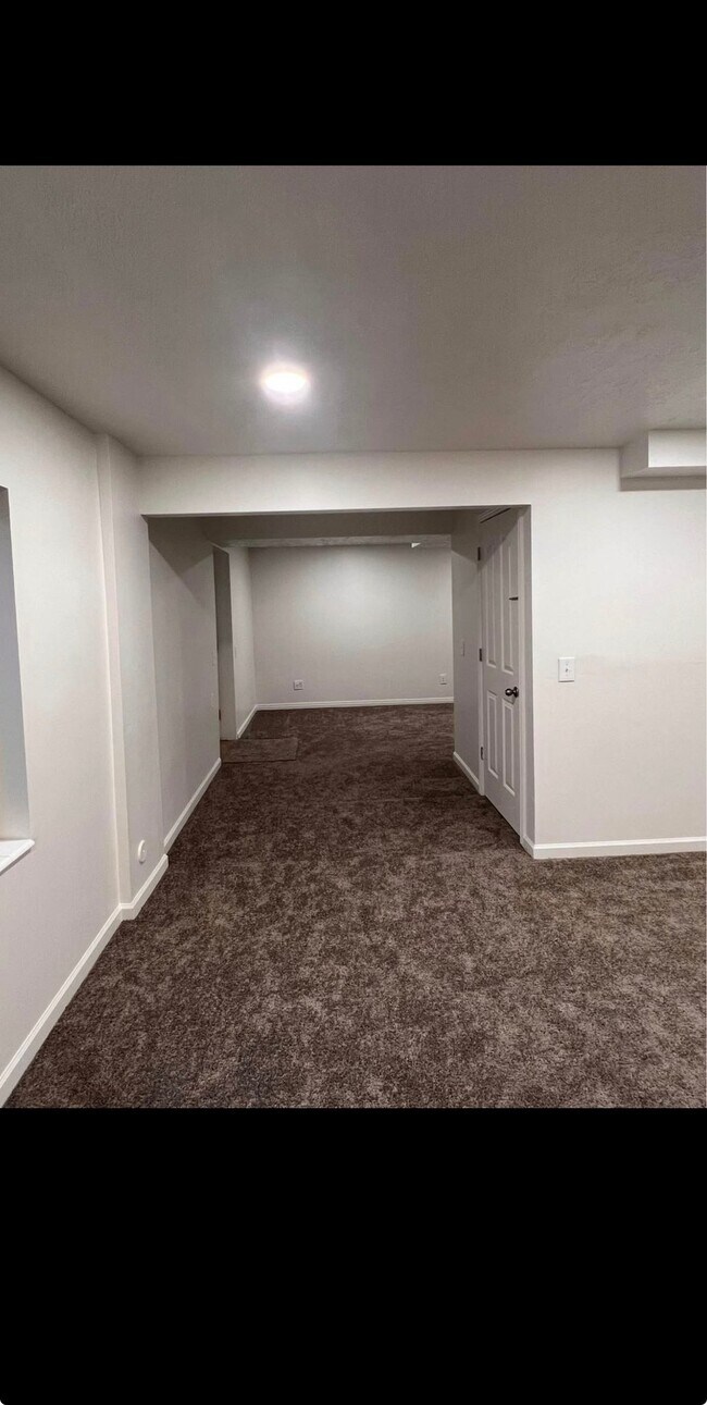 Building Photo - 3004 S Perennial Ct