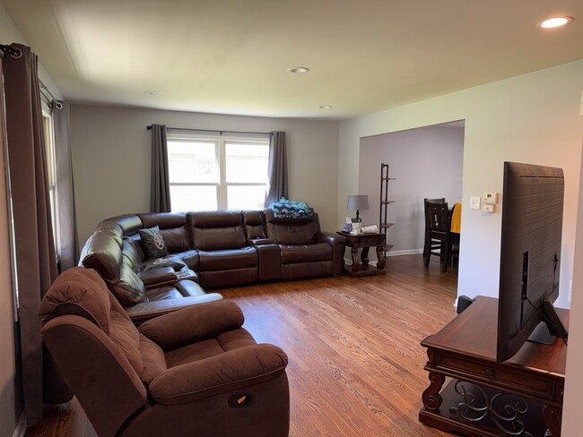 Building Photo - 36420 N Tamarack Dr