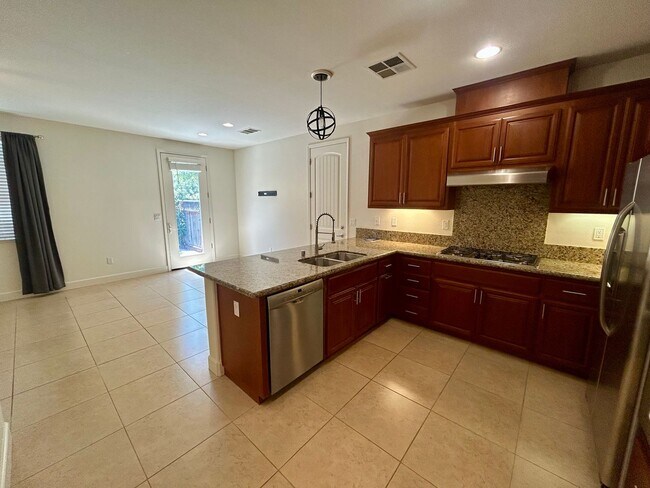 Building Photo - Ideal 4 bedroom home, walking distance to downtown and everything that Morgan Hill has to offer!