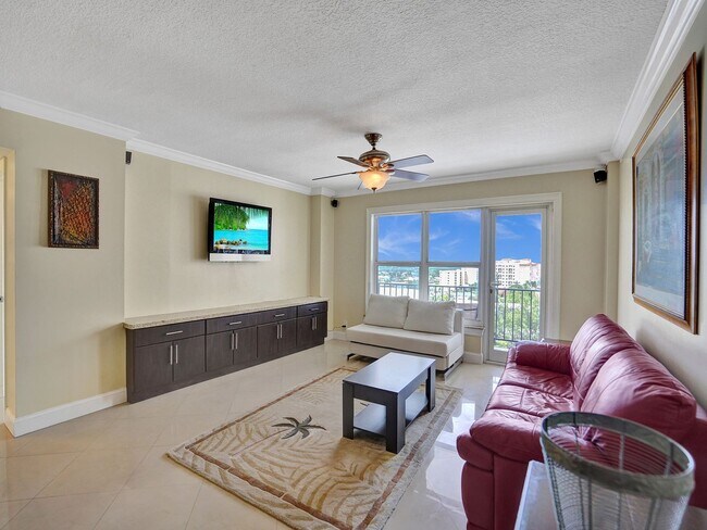 Building Photo - Beautiful 2 bedroom 1.5 bath Condo