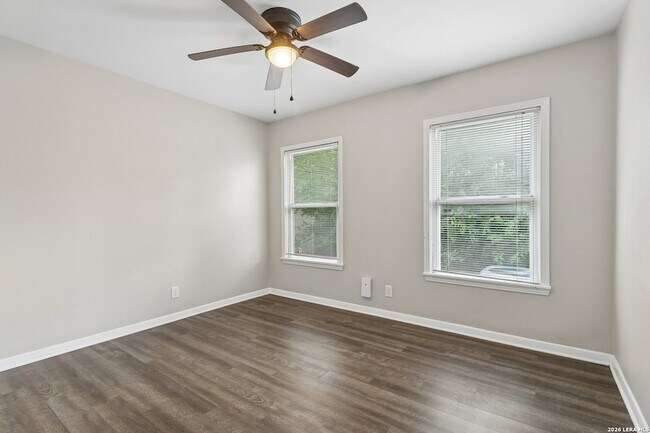 Building Photo - 623 Weizmann St