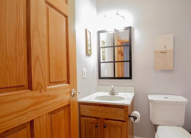 Building Photo - 1180 N Rd