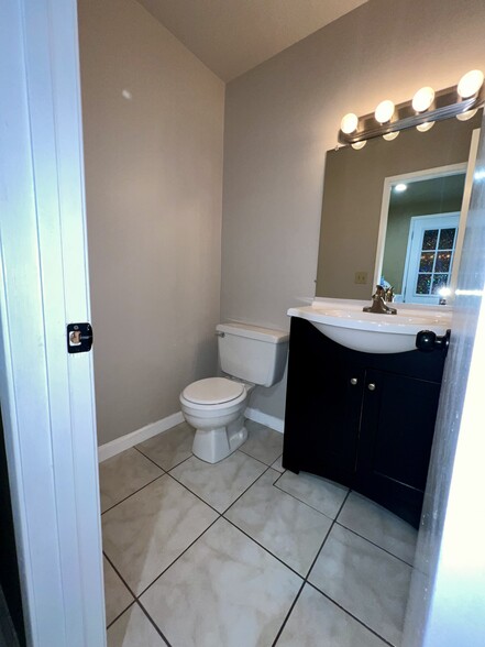 1/2 bathroom downstairs - 2516 Wanek Rd