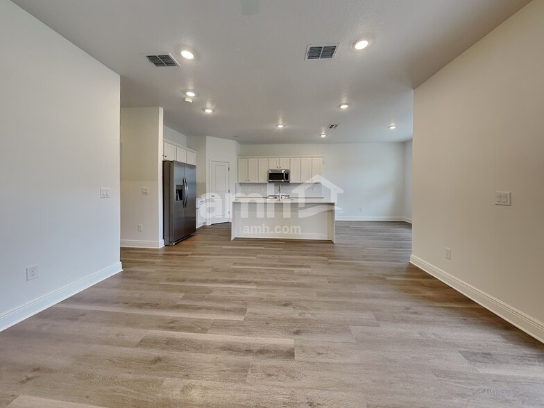 Building Photo - 1526 Blue Nile Pt