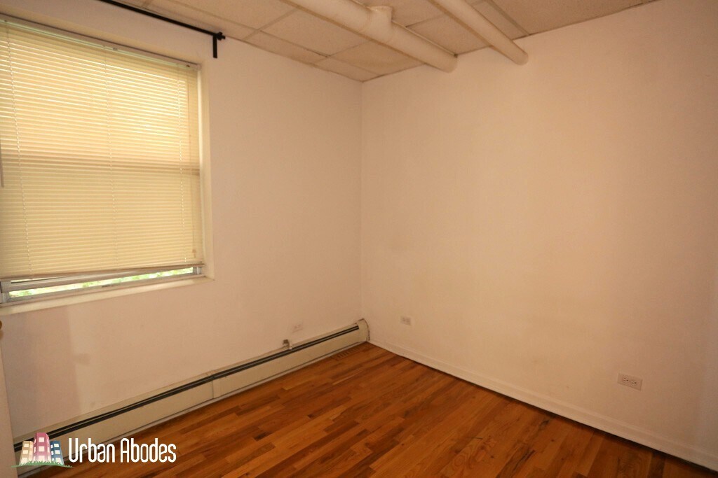 Building Photo - 5517 N Kenmore Ave