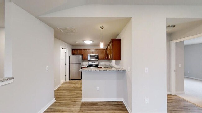Building Photo - Condo Style Lower 2 Bedroom 2 Bathroom Apartment