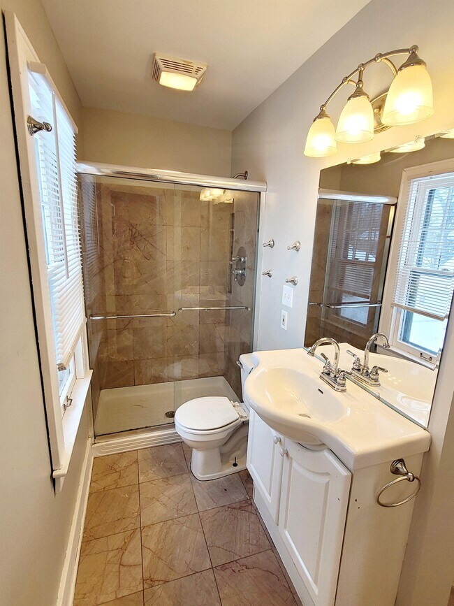 Building Photo - 255 Alger St SE