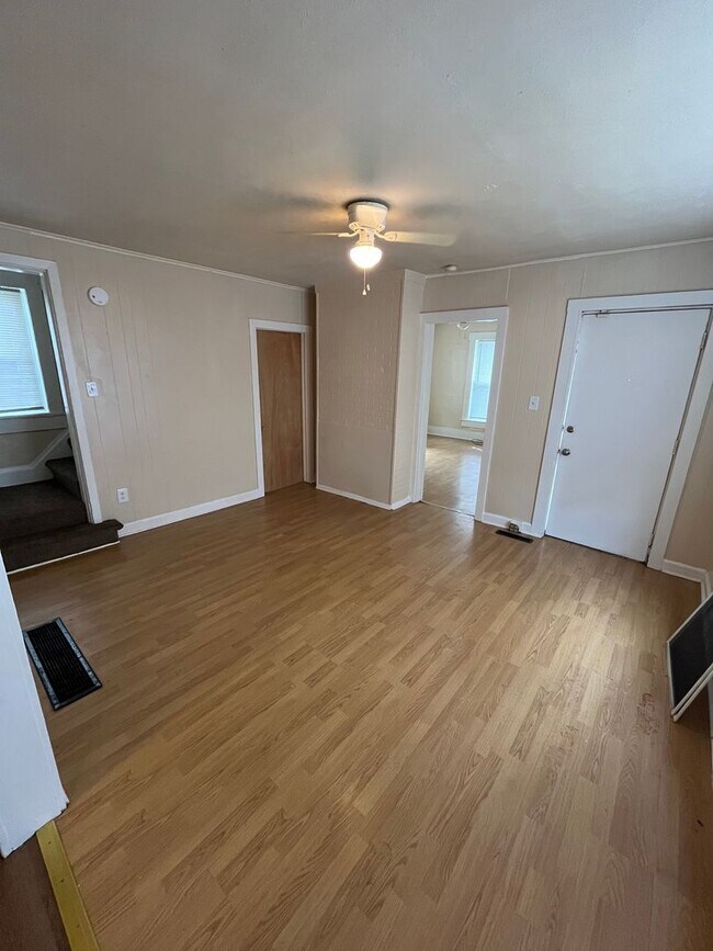 Building Photo - Spacious 2 Bedroom on Weber Rd.