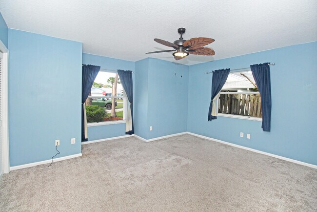 Building Photo - 896 Rose Ct