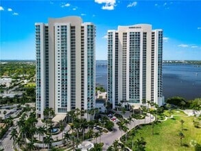 Building Photo - 3000 Oasis Grand Blvd