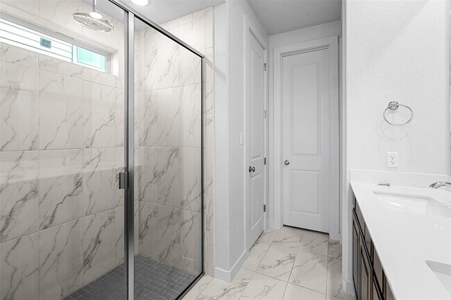 Building Photo - 121 Rangel Dr