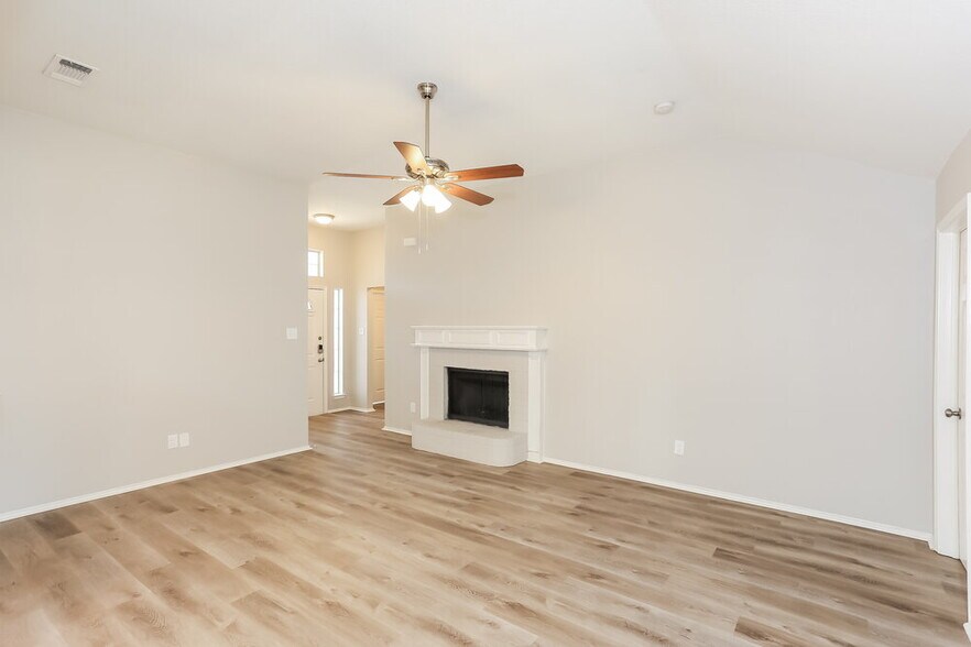 Building Photo - 1302 Hidden Glade Dr