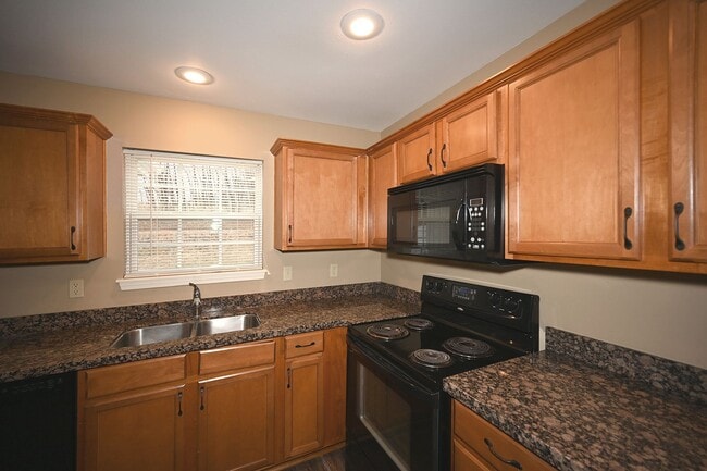 Building Photo - Two Bedroom & 2.5 Bath Townhome with 1 car garage in Oak Valley Estates