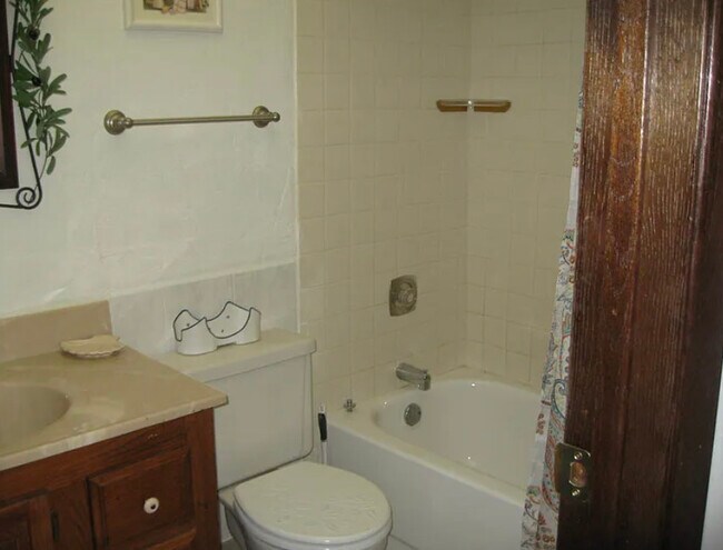 Building Photo - 5403 Chateau Dr