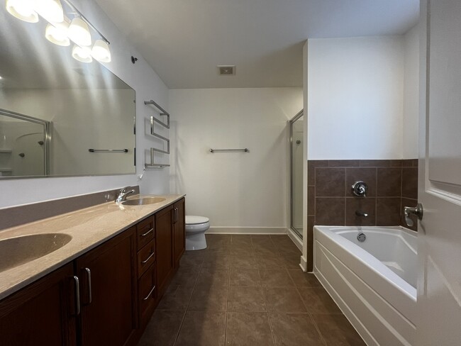 Building Photo - 1516 Broadway St