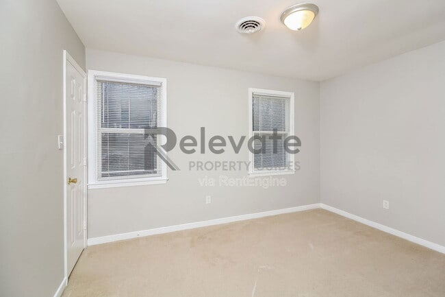 Building Photo - 8247 Fourscore Dr