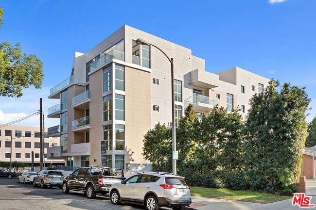 Building Photo - 164 Chestnut St