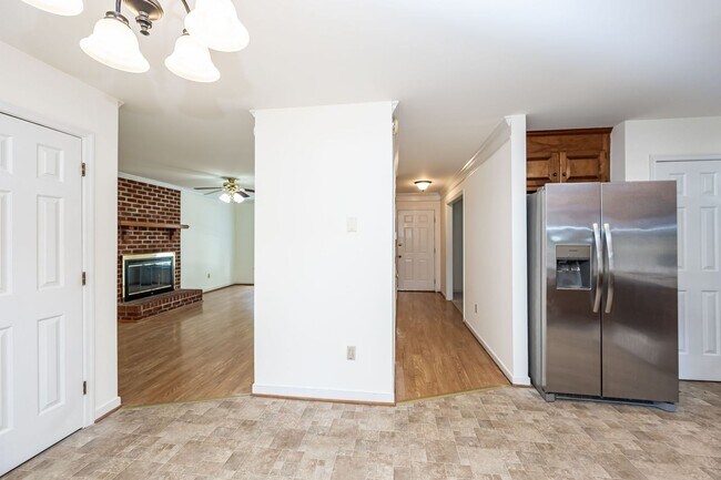 Building Photo - Very Well Maintained Midlothian Home Avail...