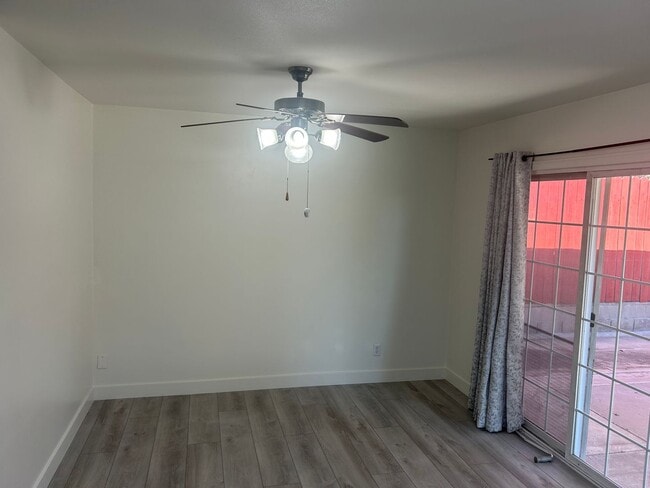 Building Photo - East End 4 Bedroom Home!