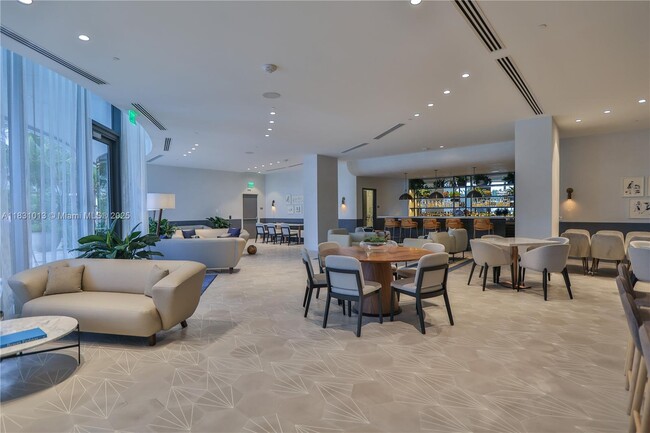 Building Photo - 2831 S Bayshore Dr
