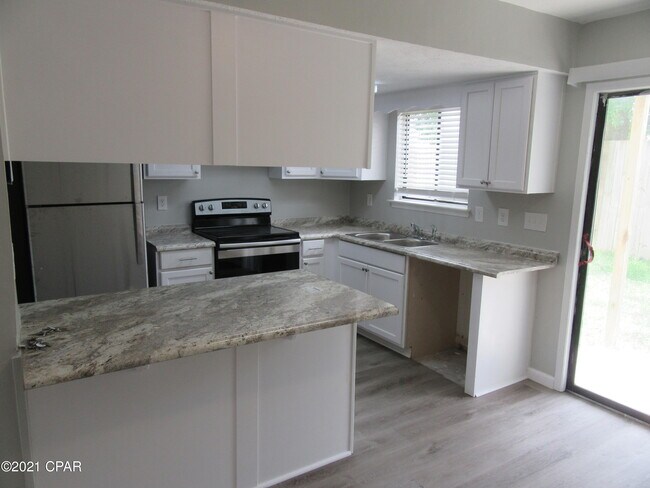 Building Photo - 2914 Sequoia Ave