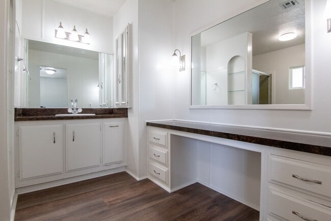 Building Photo - $500 MOVE IN SPECIAL OFF FIRST MONTHS RENT.