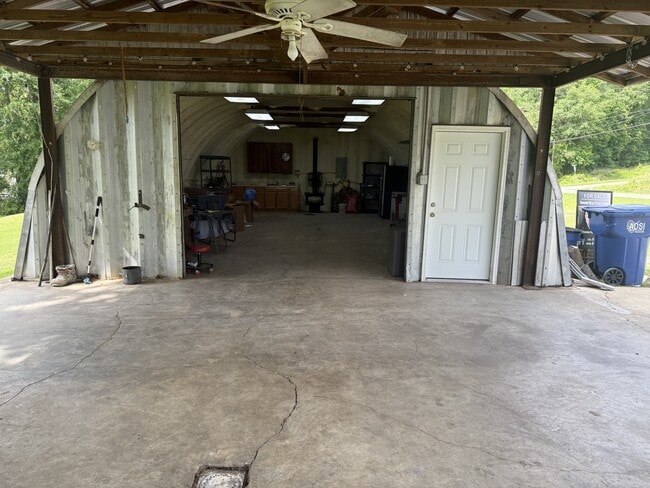 Building Photo - 3006 Valley Rd