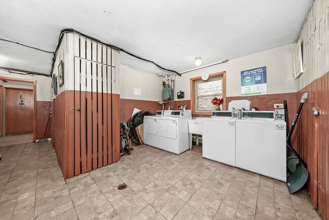 Building Photo - 425 S Kenilworth Ave