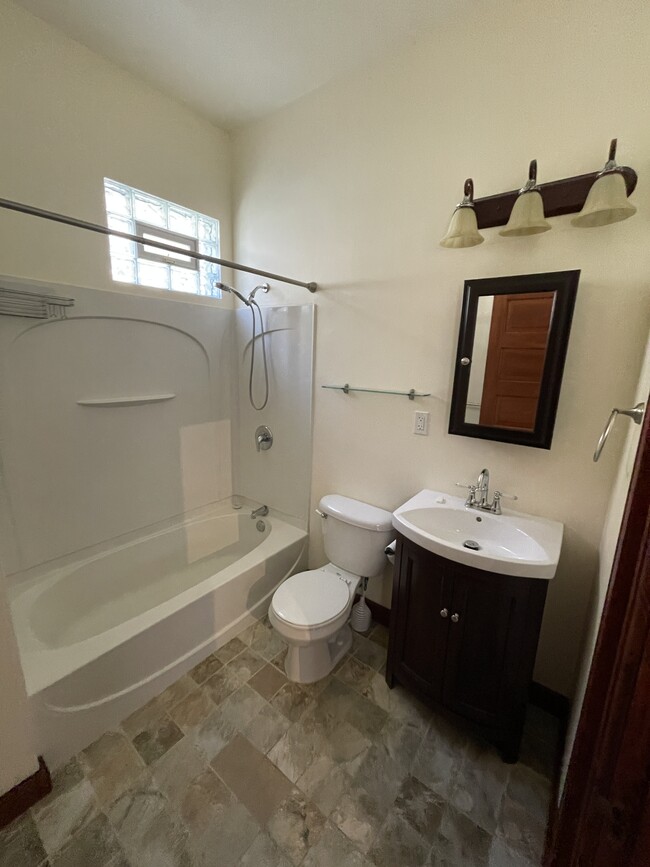 Bathroom with Heated Tiles - 596 Niagara St