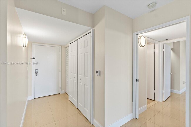 Building Photo - 19655 E Country Club Dr