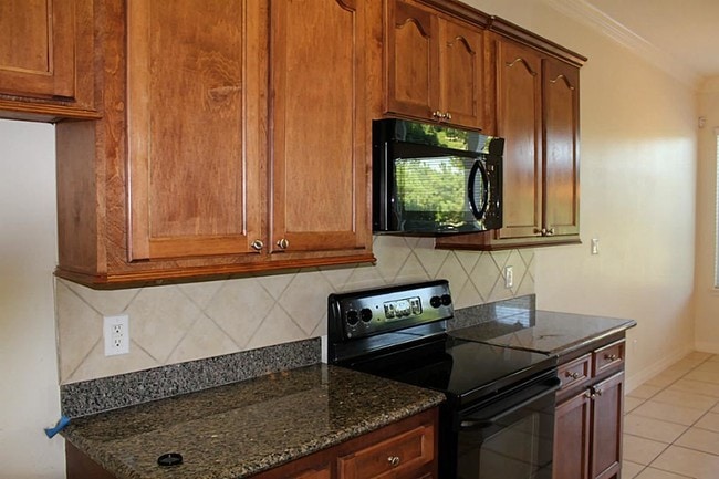 Building Photo - 16020 Fountainview Dr