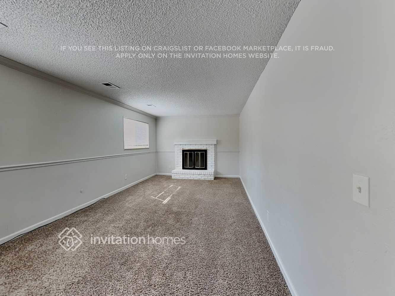 Building Photo - 2853 S Bahama St