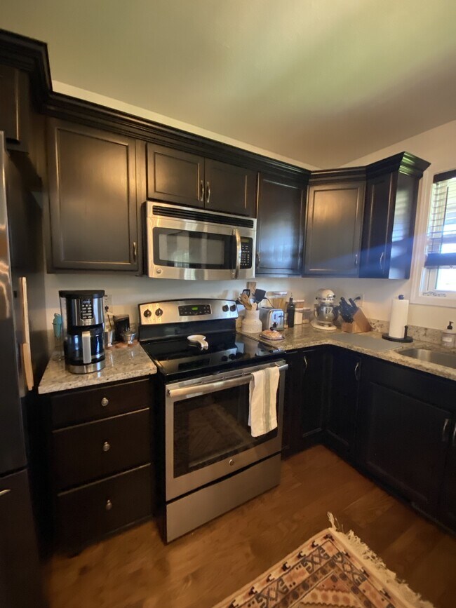 Building Photo - 1053 Castlerock Dr