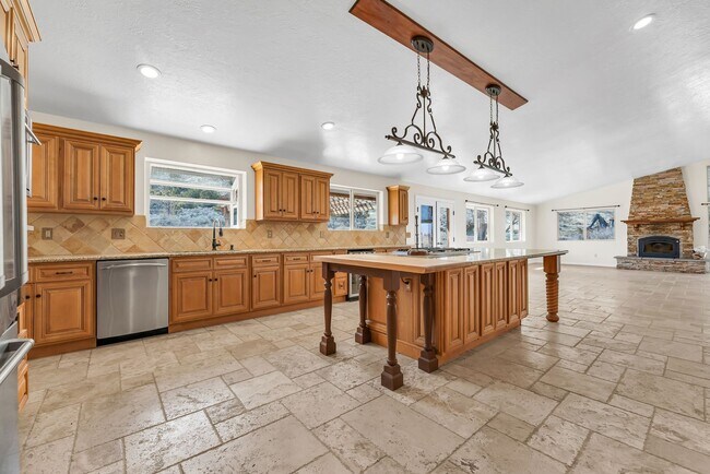 Building Photo - 155 Pioche Rd