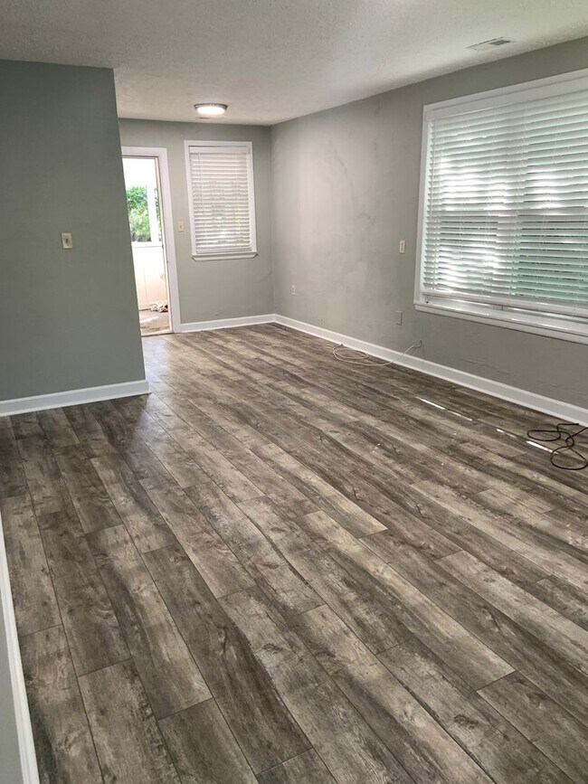 Building Photo - One level living! 3 bed 1 bath rancher in Glen Burnie.