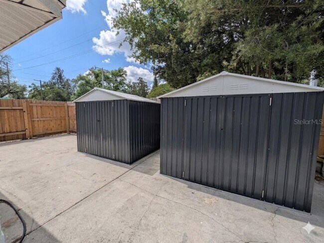 Building Photo - 307 W Woodlawn Ave