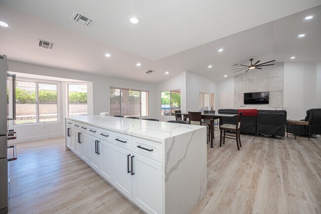 Building Photo - Sun CIty Summerlin 55+, Highly Upgraded, S...